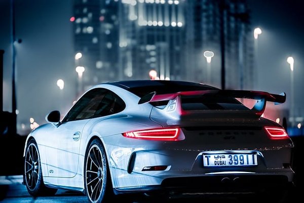 Pourquoi choisir la location de Porsche à Monaco ?