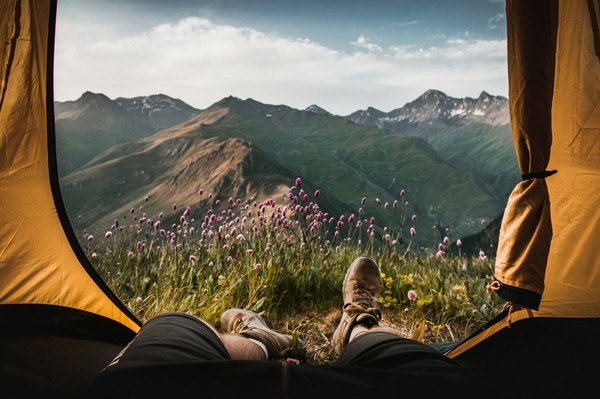 Quelles sont les préparations nécessaires pour un camping en période de mousson?