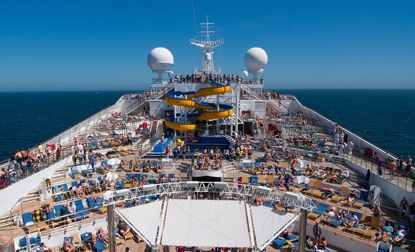 Croisière à travers les Émirats arabes unis : s'émerveiller devant les merveilles du Moyen-Orient